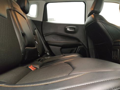 Used 2017 Jeep Compass Latitude w/ Popular Equipment Group FWD image 19