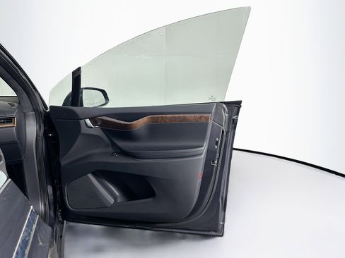 Used 2018 Tesla Model X 100D image 30