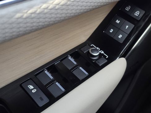 Used 2023 Land Rover Range Rover Velar S image 32