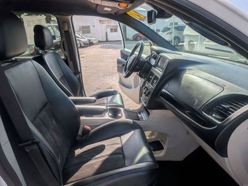 Used 2020 Dodge Grand Caravan SXT FWD image 15