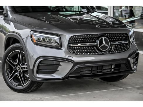 Certified 2025 Mercedes-Benz GLB 250 4MATIC image 2