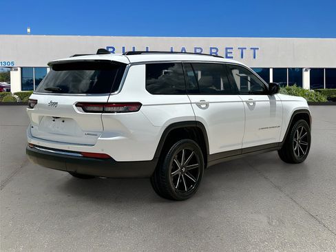 Used 2023 Jeep Grand Cherokee L Laredo RWD image 7