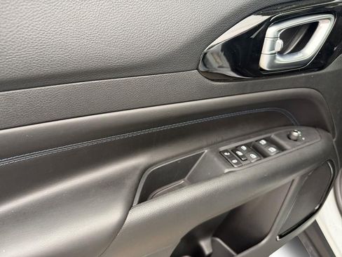 New 2026 Jeep Compass Latitude image 16