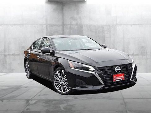 New 2025 Nissan Altima 2.5 SL image 2