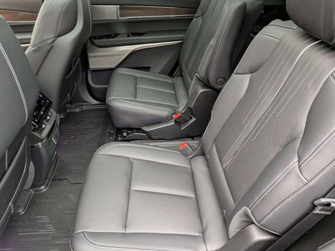 Used 2026 Cadillac Vistiq Sport w/ LPO, Floor Liner Package AWD/4WD image 22