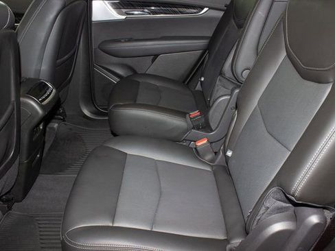 Used 2024 Cadillac XT6 Premium Luxury image 18