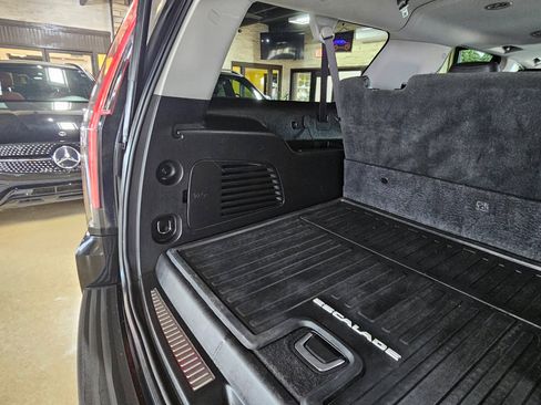 Used 2015 Cadillac Escalade ESV Premium image 22