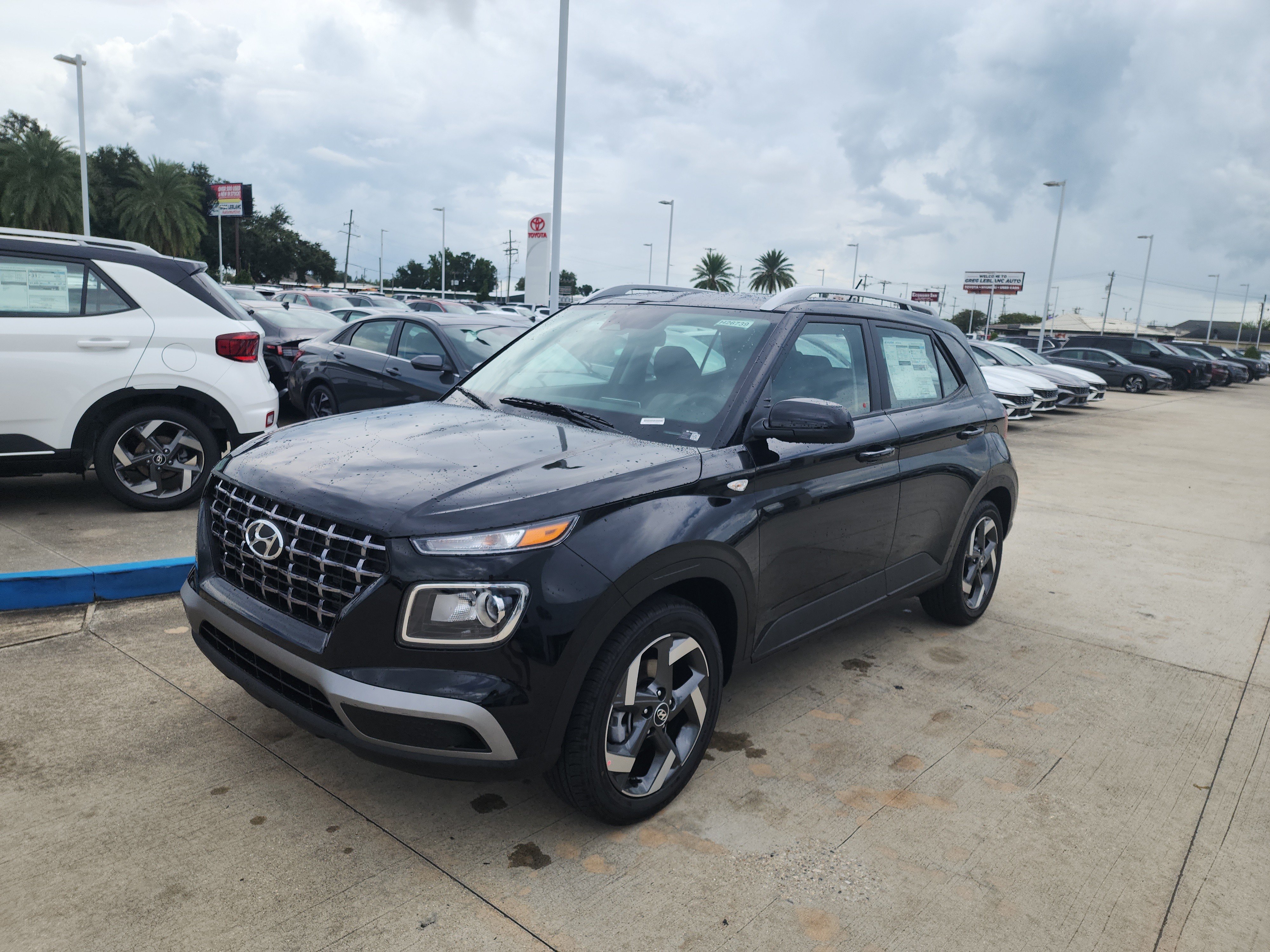 New 2026 Hyundai Venue SEL FWD image 3