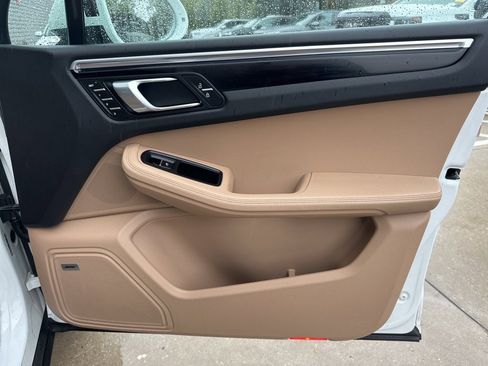 Used 2020 Porsche Macan image 17