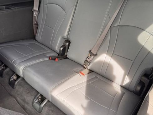 Used 2024 Buick Enclave Premium image 13