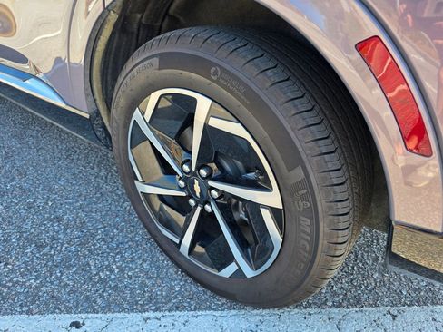 Used 2025 Chevrolet Equinox EV LT image 30