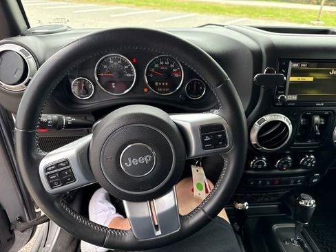 Used 2016 Jeep Wrangler Unlimited Rubicon AWD/4WD image 16