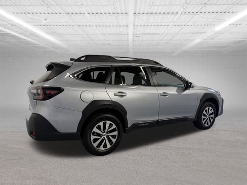 Used 2025 Subaru Outback Premium AWD/4WD image 6