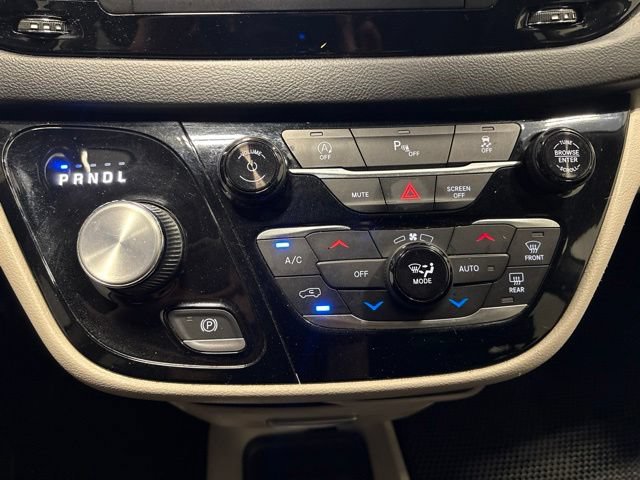 Used 2020 Chrysler Pacifica Touring-L FWD image 21