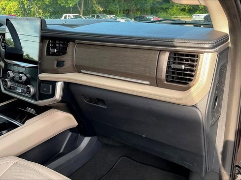 Used 2024 Ford Expedition Max Limited image 16