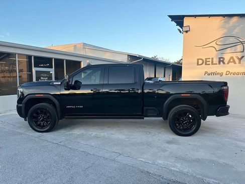 Used 2024 GMC Sierra 2500 AT4 w/ AT4 Premium Plus Package AWD/4WD image 8