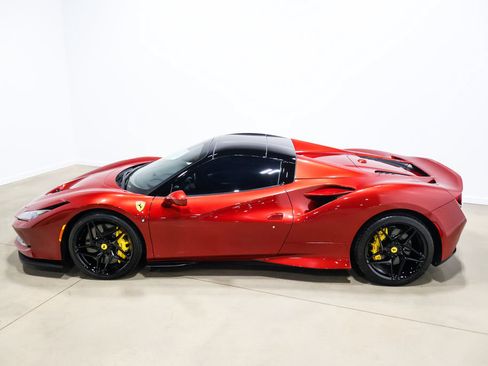 Used 2022 Ferrari F8 Tributo RWD image 5