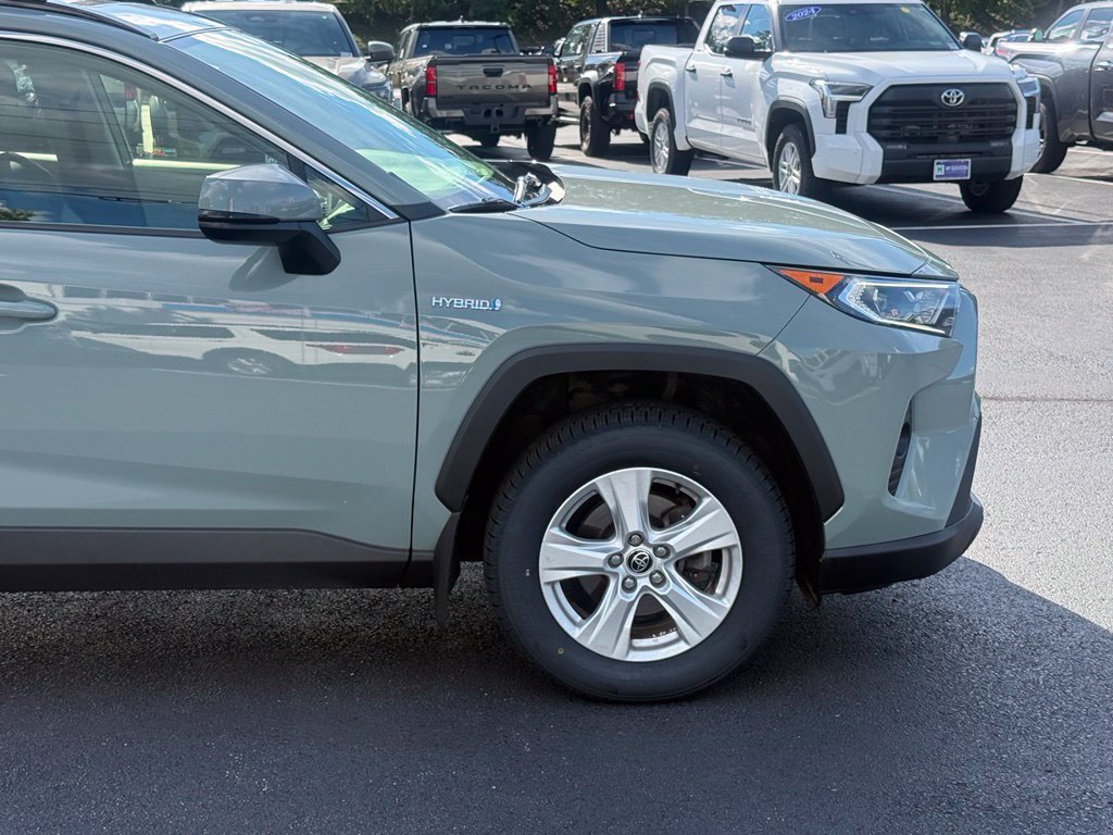 Used 2021 Toyota RAV4 XLE w/ Convenience Package AWD/4WD image 11