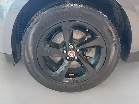 Used 2017 Jaguar F-PACE Premium image 29