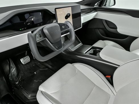 Used 2022 Tesla Model S Plaid image 18
