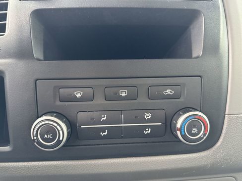 Used 2016 Nissan NV 3500 SV w/ SV Technology Package RWD image 16