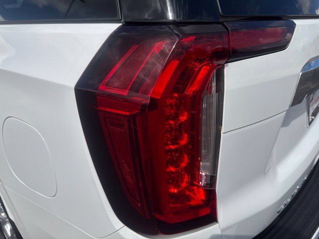 Used 2023 GMC Yukon SLT AWD/4WD image 10