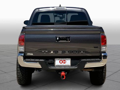 Used 2020 Toyota Tacoma TRD Off-Road AWD/4WD image 5