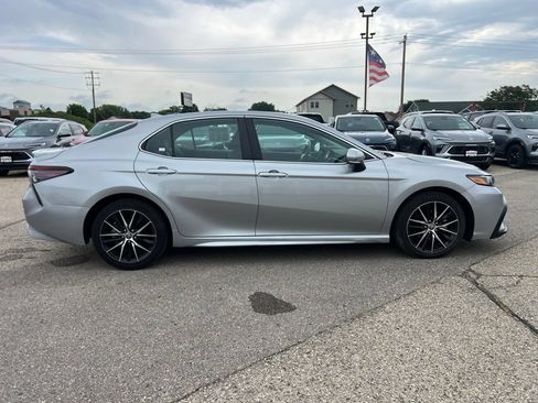 Used 2024 Toyota Camry SE FWD image 10