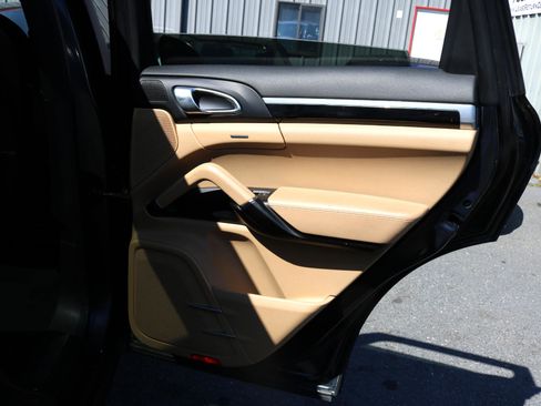 Used 2015 Porsche Cayenne S w/ Premium Package image 46