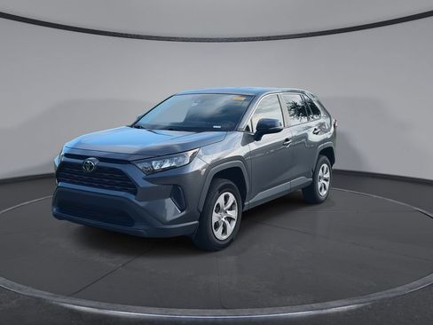 Used 2022 Toyota RAV4 LE FWD image 4