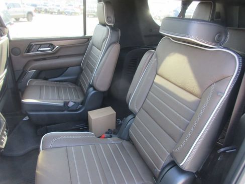 New 2026 GMC Yukon XL Denali Ultimate AWD/4WD image 12