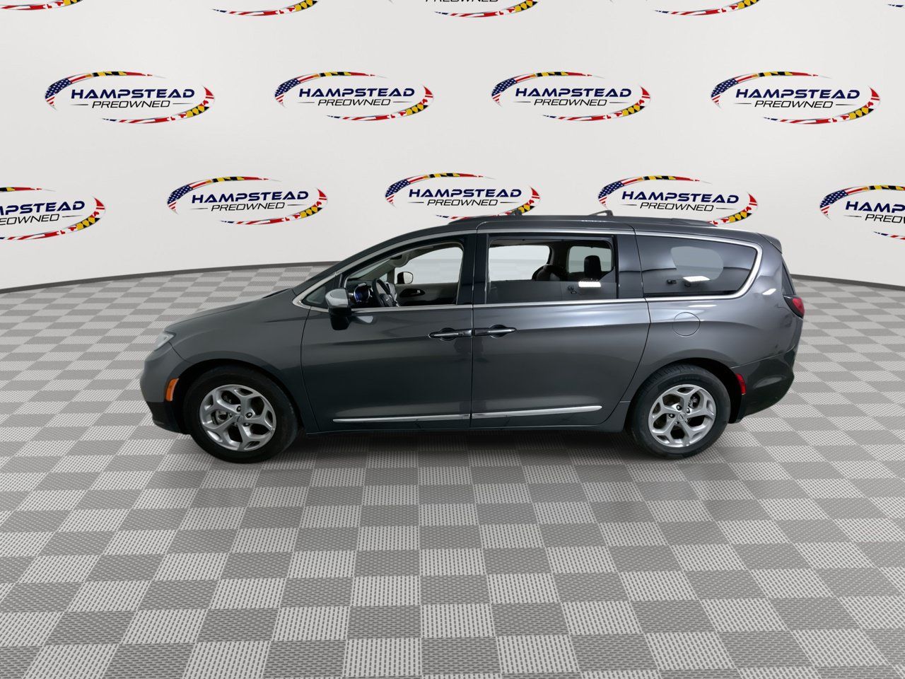 Used 2023 Chrysler Pacifica Limited FWD image 5