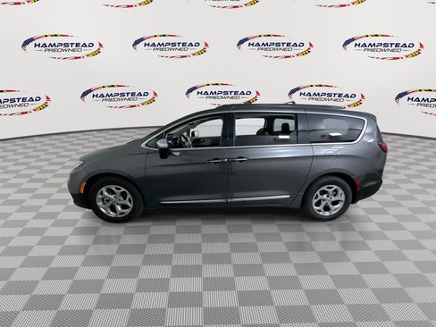 Used 2023 Chrysler Pacifica Limited FWD image 5