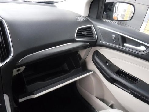 Used 2017 Ford Edge Titanium w/ Technology Package image 32