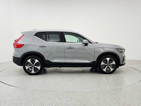 Certified 2025 Volvo XC40 B5 Plus AWD/4WD image 4