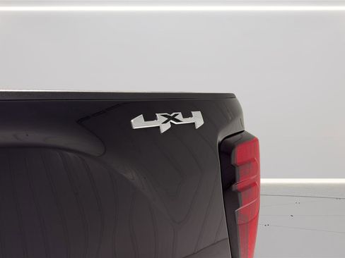 Used 2025 GMC Sierra 2500 SLT w/ SLT Premium Package image 21