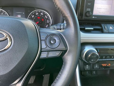 Used 2022 Toyota RAV4 XLE Premium image 29