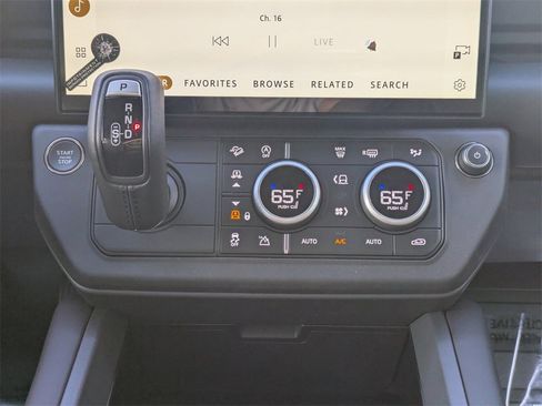 New 2026 Land Rover Defender 110 X-Dynamic SE image 22