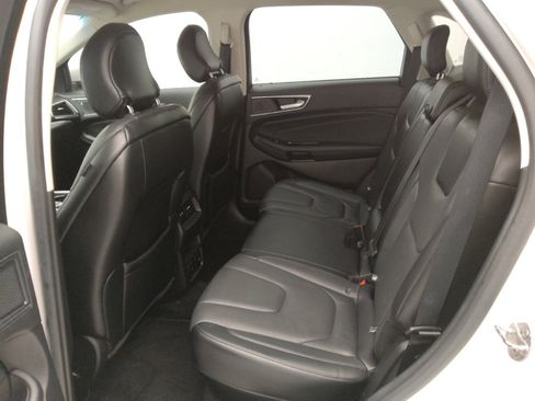 Used 2019 Ford Edge Titanium FWD image 18