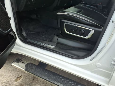 Used 2022 RAM 1500 Laramie AWD/4WD image 12