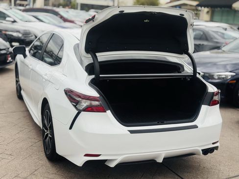 Used 2021 Toyota Camry SE image 8