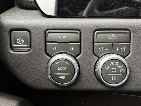 Used 2026 GMC Sierra 1500 Elevation image 24