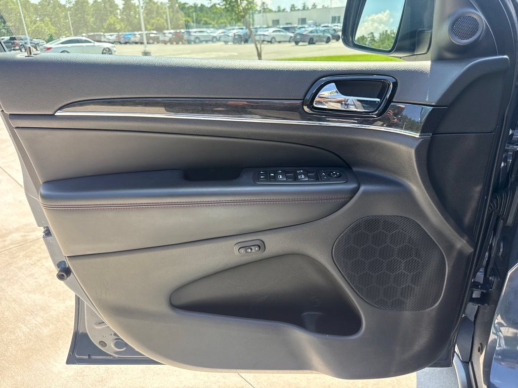 Used 2021 Jeep Grand Cherokee Trailhawk w/ Premium Lighting Group AWD/4WD image 13