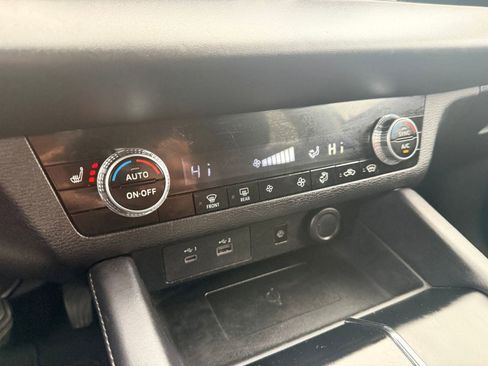 Used 2024 Mitsubishi Outlander SE image 28