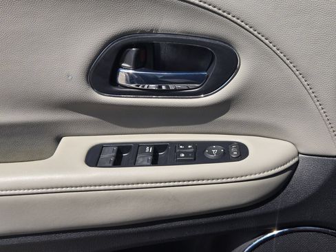 Used 2019 Honda HR-V Touring image 11