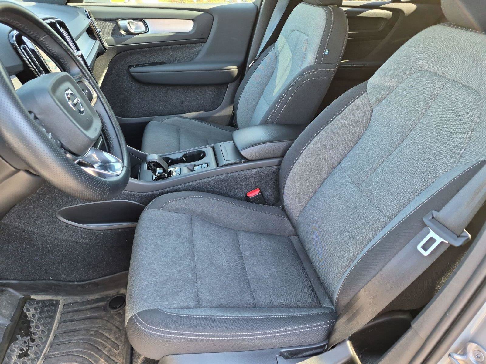 Used 2024 Volvo XC40 B5 Core AWD/4WD image 11