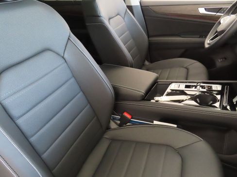 New 2025 Volkswagen Atlas SEL image 29