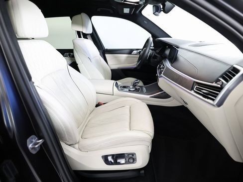 Used 2022 BMW X7 xDrive40i w/ M Sport Package image 10