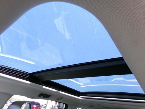 Used 2022 Chrysler Pacifica Limited FWD image 41