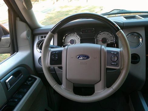 Used 2014 Ford Expedition Limited image 41